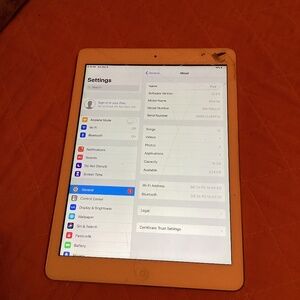 Working iPad Air 16 gb